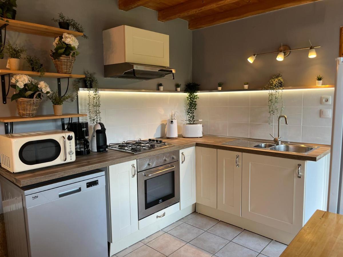 La Maison Des Commis Morestel Екстериор снимка